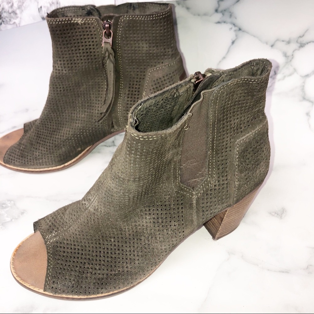 TOMS | Lattice Cut Ankle Green Booties 9 - Picture 1 of 7